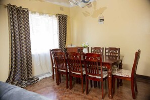 Dining - Spacious 4-Bedroom Secure Home in Prime Sunningdale, Near Embassies and Malls. (Lusaka)