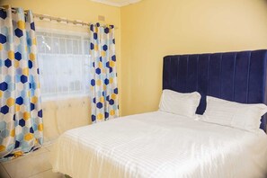 4 habitaciones, tabla de planchar con plancha, wifi y ropa de cama 