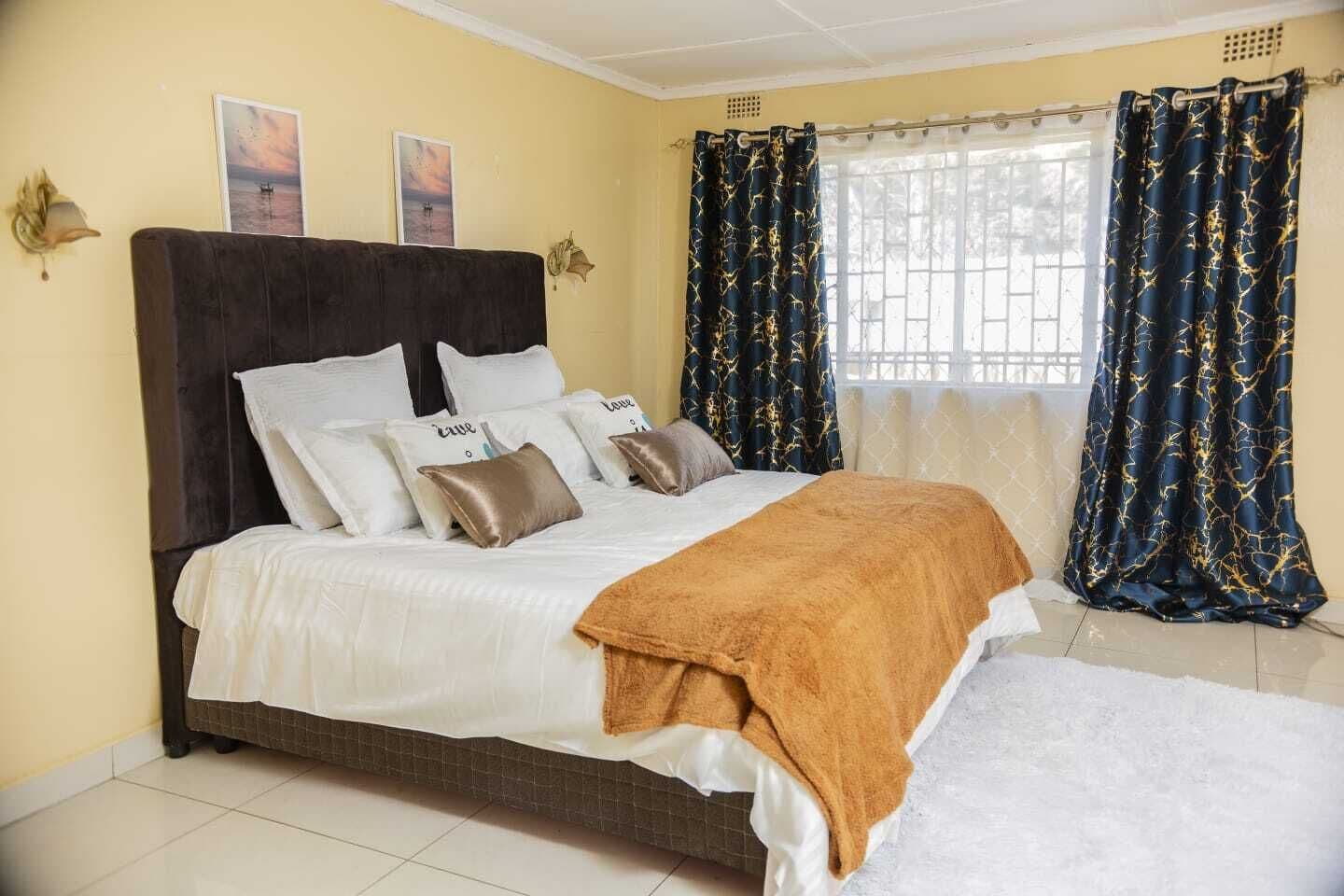 4 bedrooms, iron/ironing board, WiFi, bed sheets