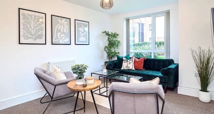 3BDR House | Free Private Parking | Private Garden