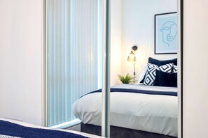 3 bedrooms, iron/ironing board, Internet, bed sheets - 3BDR House | Free Private Parking | Private Garden (Stoke-on-Trent)