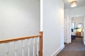 3 bedrooms, iron/ironing board, Internet, bed sheets - 3BDR House | Free Private Parking | Private Garden (Stoke-on-Trent)