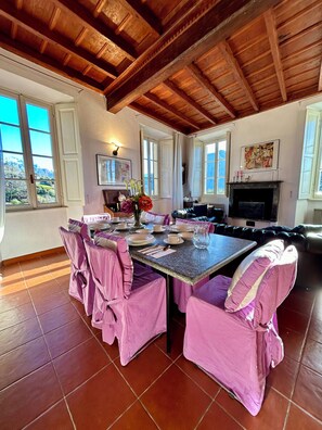 Dining - Elegant Apartment inside Villa Fontana (Tremezzo)