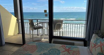 Spacious Ocean Front Studio for 4 with Picture-Perfect View!