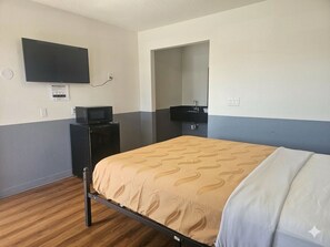 Room - Bridgeview (Fresno)