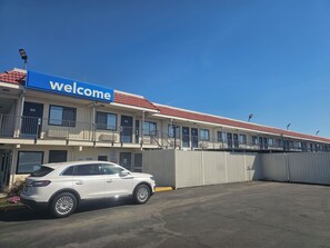 Exterior - Bridgeview (Fresno)