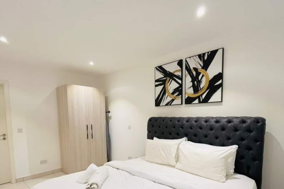 In-room safe, desk, laptop workspace, iron/ironing board