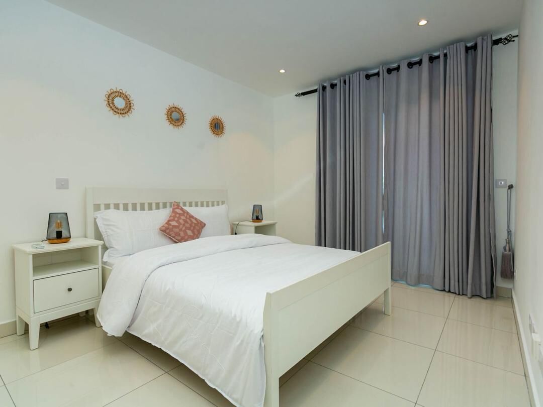 Zimmersafe, Schreibtisch, laptopgeeigneter Arbeitsplatz