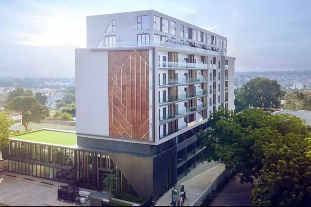 Peravi Suites at The Lennox