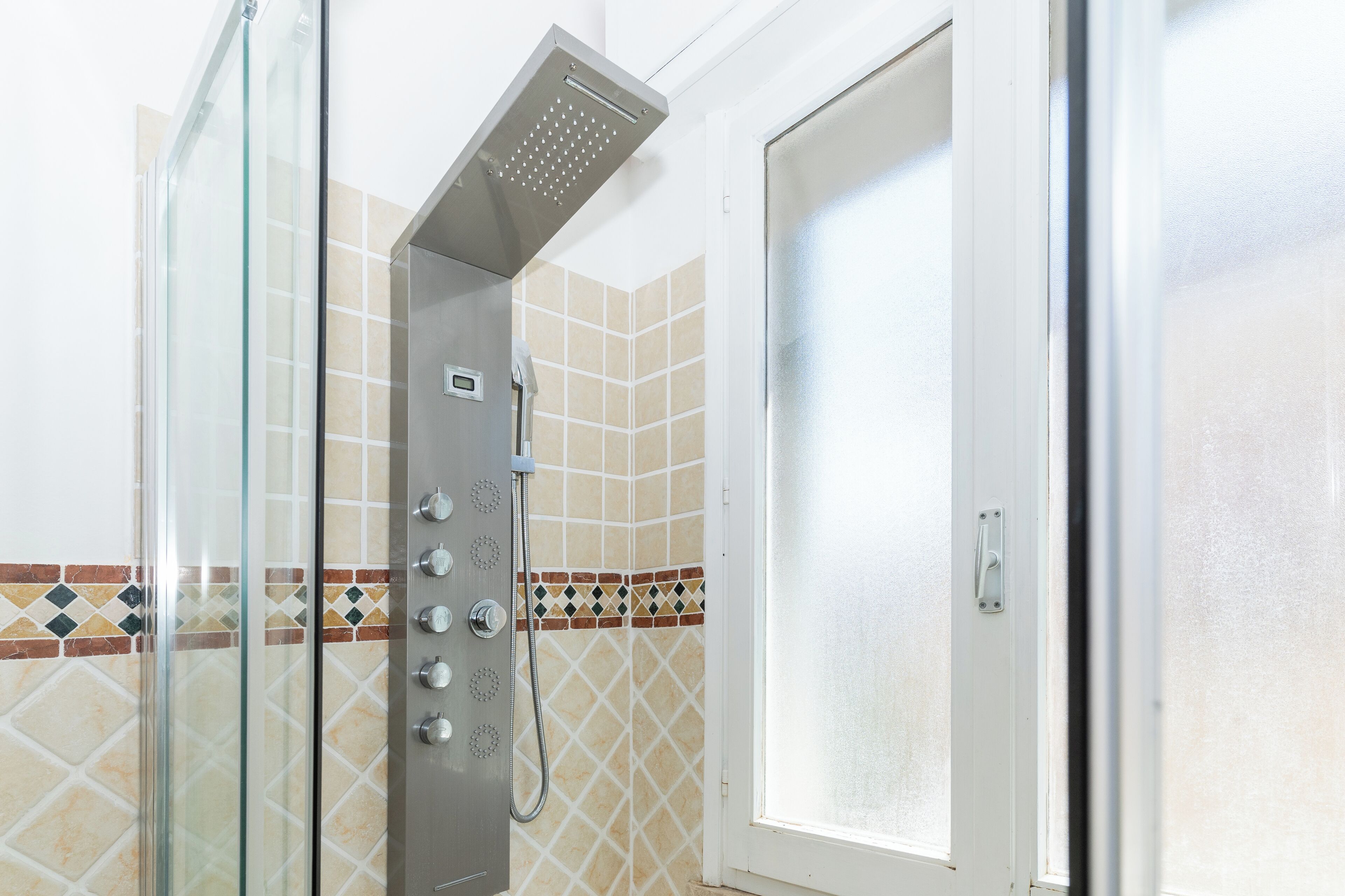 Doccia, asciugacapelli, bidet, asciugamani