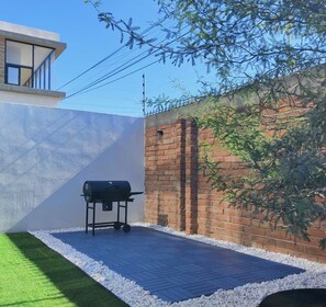 Comfort-Apartment, Gartenblick | Unterkunftsgelände