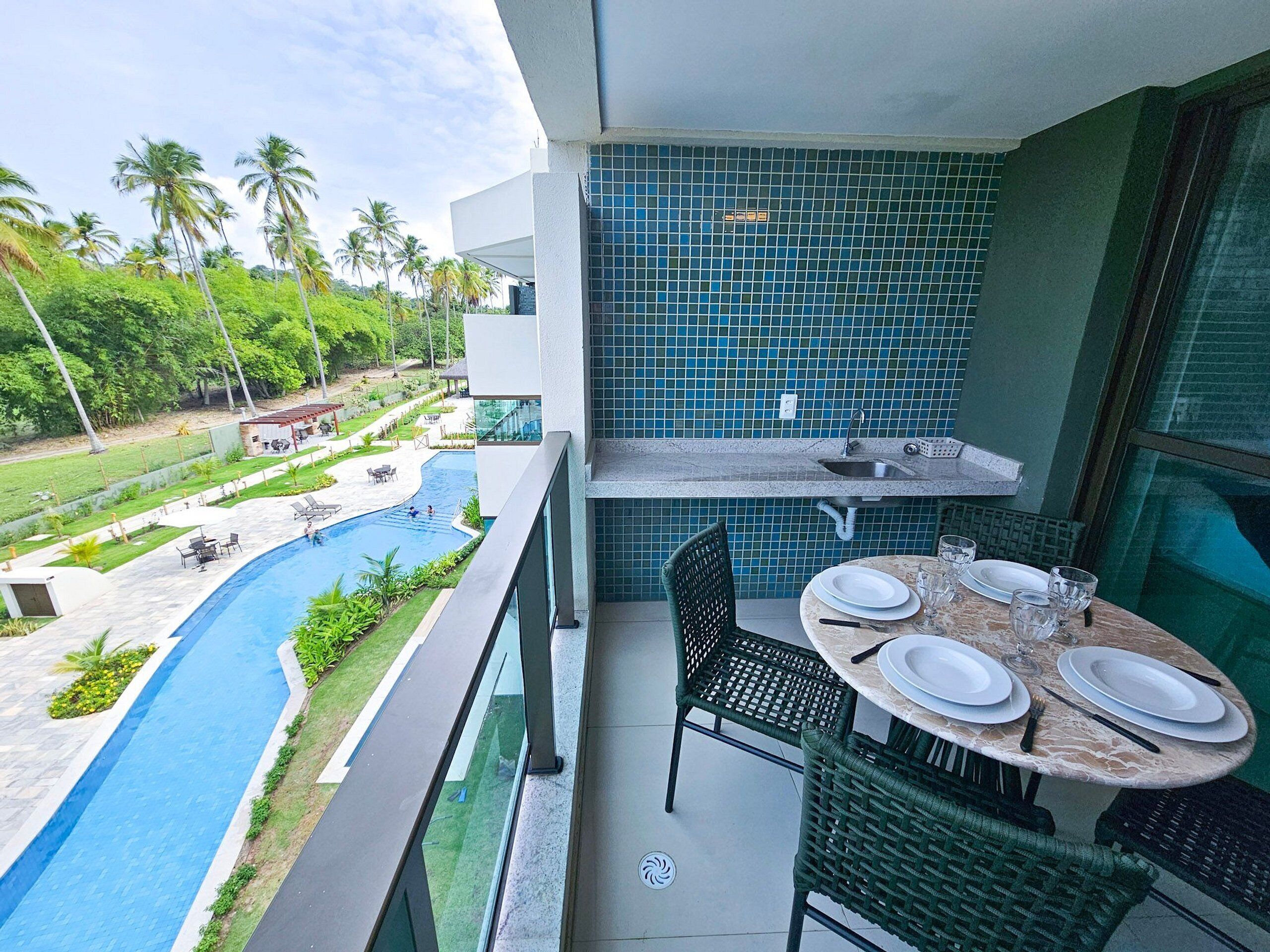 Family Studio | Outdoor dining