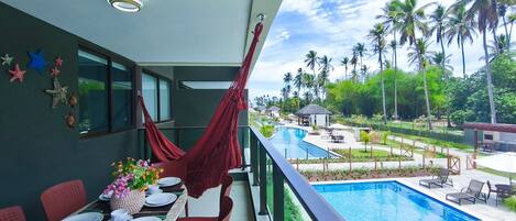 Family Apartment | Outdoor dining