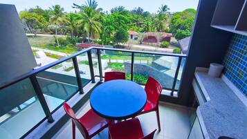 Classic Apartment | Outdoor dining