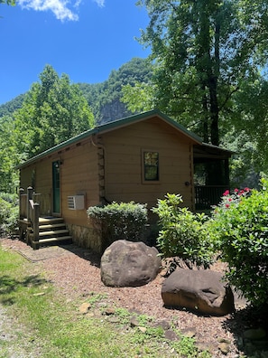 Exterior - Nolichucky Nook-Cozy, Riverfront Cabin! (Erwin)