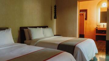 Habitación Deluxe | Caja fuerte, tabla de planchar con plancha, wifi gratis