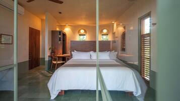Panoramic Tree House | Premium bedding, in-room safe, individually decorated