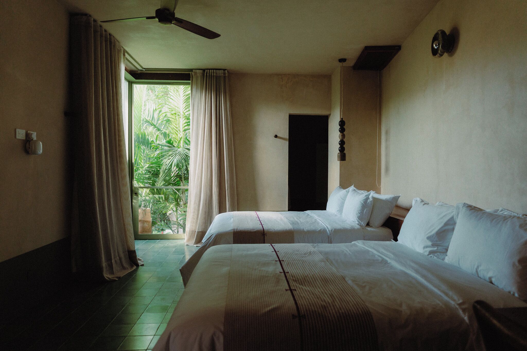 Habitación Deluxe | Caja de seguridad en la habitación y tabla de planchar con plancha 