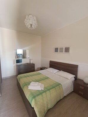 Bügeleisen/Bügelbrett, kostenloses WLAN, Bettwäsche