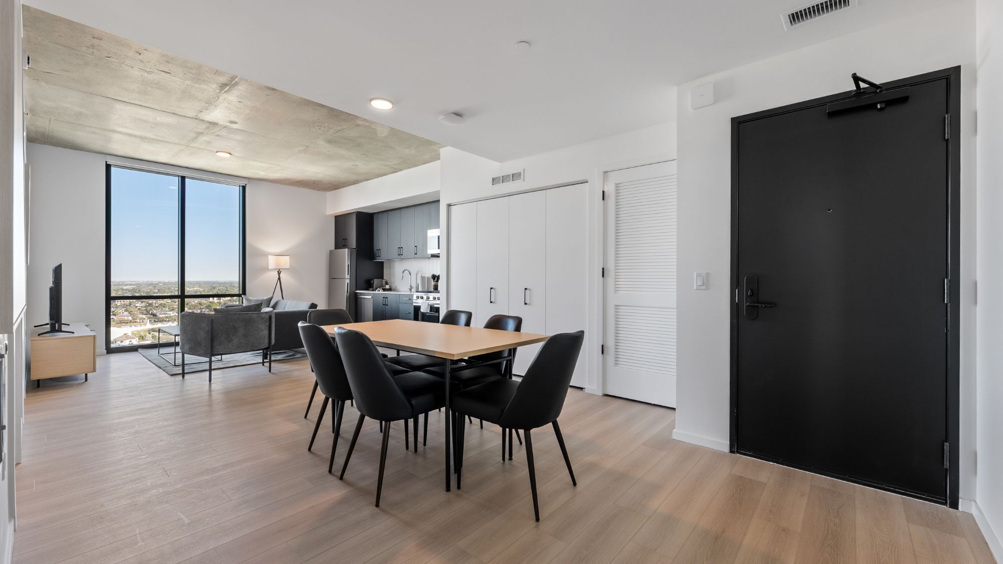 3 Bedroom Suite | Dining room