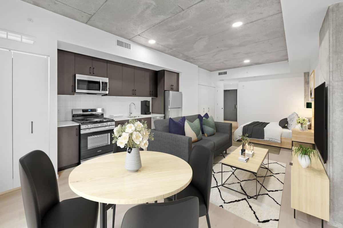 Suite Studio | Cuisine privée | Grand réfrigérateur, micro-ondes, four, plaque de cuisson