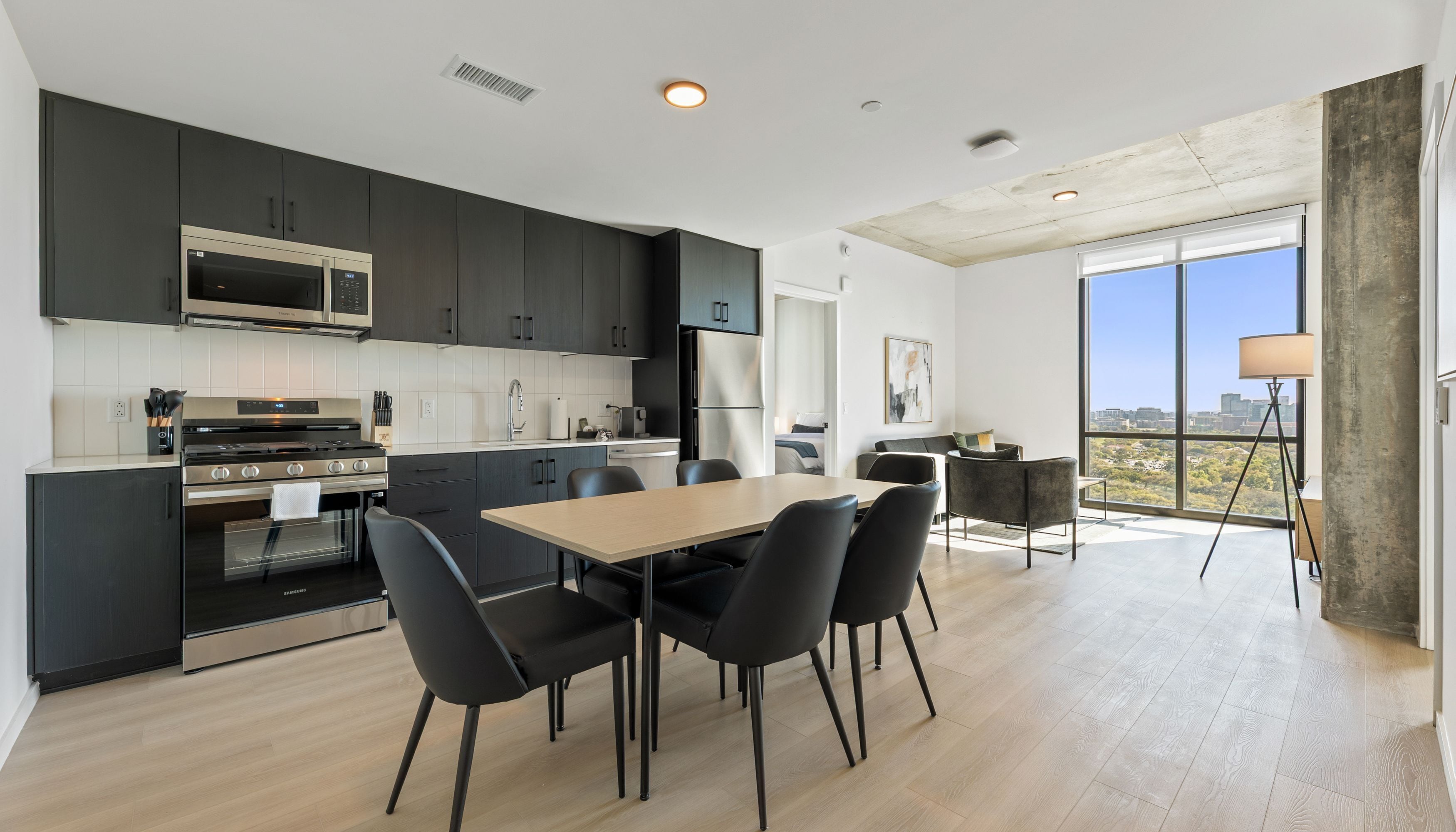 2 Bedroom Suite | Dining room