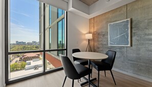 Studio Suite | Dining room