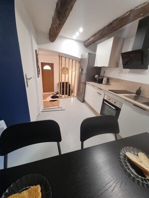 Private kitchen - Renovated studio with private courtyard in the heart of Béziers (Béziers)
