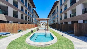 Estudio | Alberca | 3 albercas al aire libre