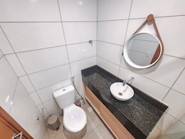 Studio | Bathroom