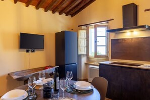 Dining - Kati's house - rustic apartment - Versilia view - surrounded by greenery. (Toscana)