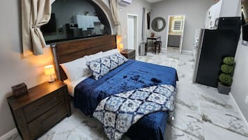 Iron/ironing board, WiFi, bed sheets