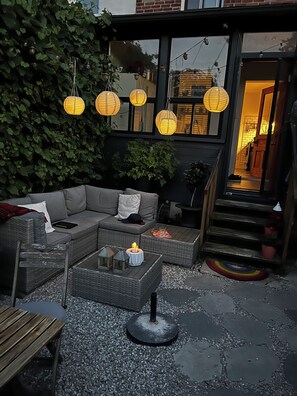 Terrace/patio - Trendy Roncesvalles Village. Just steps to shopping, dining, Lake Ontario (Toronto)