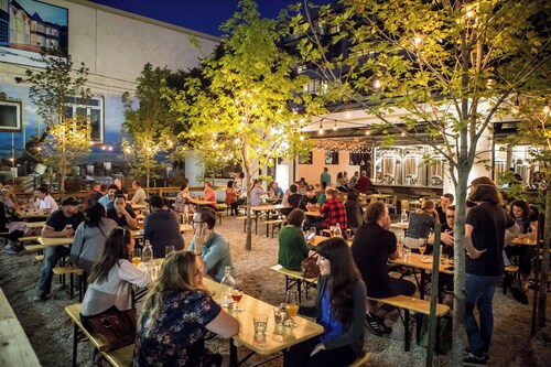 Trendy Roncesvalles Village. Just steps to shopping, dining, Lake Ontario