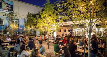 Trendy Roncesvalles Village. Just steps to shopping, dining, Lake Ontario