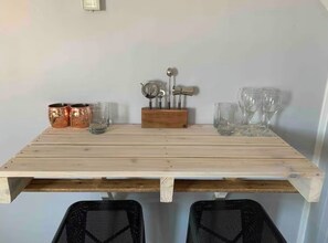 Dining - Renovated upper duplex near downtown Fairbanks, 10 min to airport, playground. (Fairbanks)