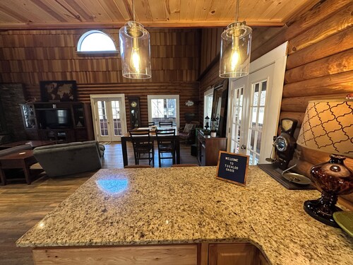 Fabulous 3BR cabin with AC in welcoming Lavonia just outside Tugaloo State Park