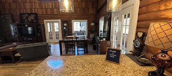 Fabulous 3BR cabin with AC in welcoming Lavonia just outside Tugaloo State Park