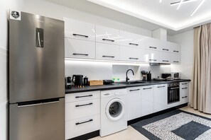 Kühlschrank, Mikrowelle, Ofen, Geschirrspüler