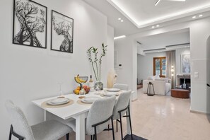 Dining - Luxury 3BR Spa Apartment in Naxos Town w/ Jacuzzi & Hammam, Pnoe luxe (Naxos)