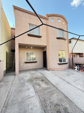 Exterior - Outdoor Jacuzzi with FirePit and perfect location (Chihuahua)
