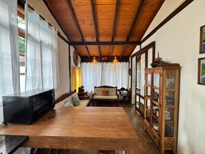 Smart TV - House in Camburi with pool, river and Atlantic Forest (São Sebastião)