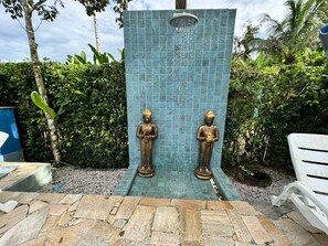 Property grounds - House in Camburi with pool, river and Atlantic Forest (São Sebastião)