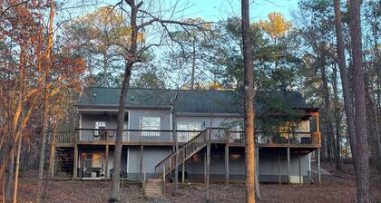 Reel Retreat at Modoc Shores Lakefront
Clark's Hill/Lake Thurmond.