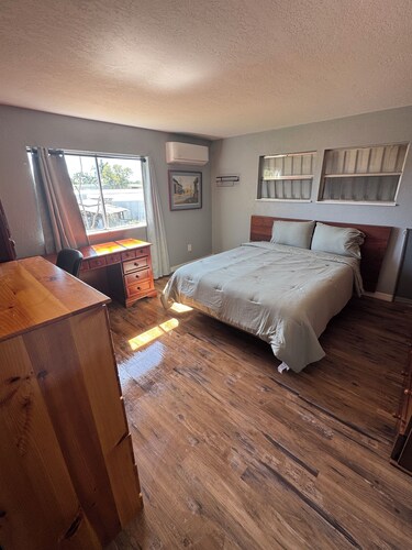 Waterfront house with AC in the Everglades with Large Deck