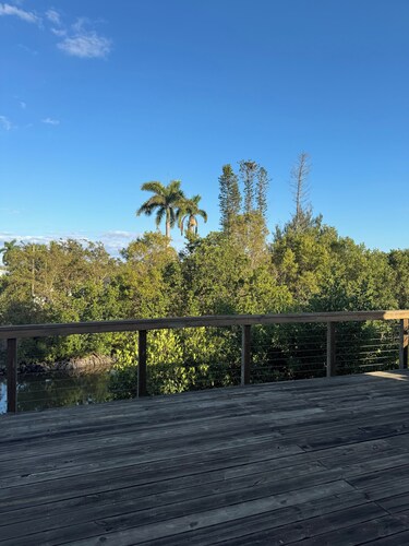 Waterfront house with AC in the Everglades with Large Deck