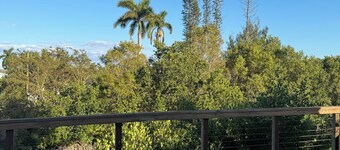 Waterfront house with AC in the Everglades with Large Deck