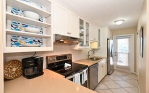 冰箱、微波炉、烤箱、炉灶