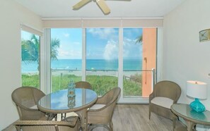 Dining - Perfect Beachfront View of Turtle Beach - A209, Free Boat Docks & WiFi (Siesta Key)
