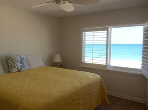 Fer et planche à repasser, Wi-Fi gratuit, draps fournis